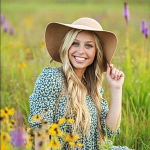 Meet your Posher, Addison